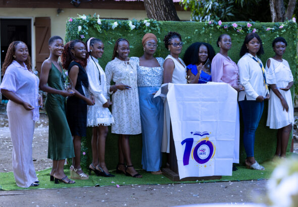 Les 10 femmes honorées par l'OEFE. ( Photo : Doudly Pierre / Radyokap)