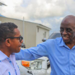 Les ministres Paul Antoine Bien-Aimé (Intérieur) et Joseph Almathe Pierre Louis (TPTC) à l’aéroport du Cap-Haïtien. (Photo : Ketlain Difficile / Radyokap)