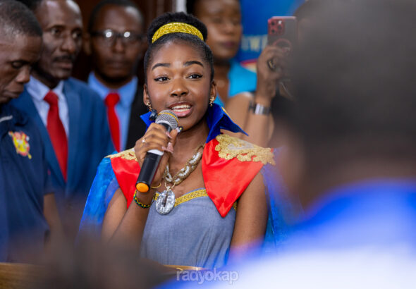 Ariana lors de son intervention dans le salon de la mairie du Cap-Haïtien. Photo: Radyokap/Woddly Maxime Constant