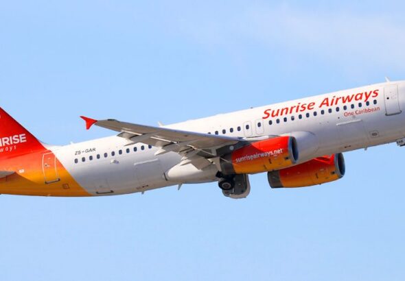 Un avion de Sunrise Airways décolle de l’aéroport Toussaint Louverture